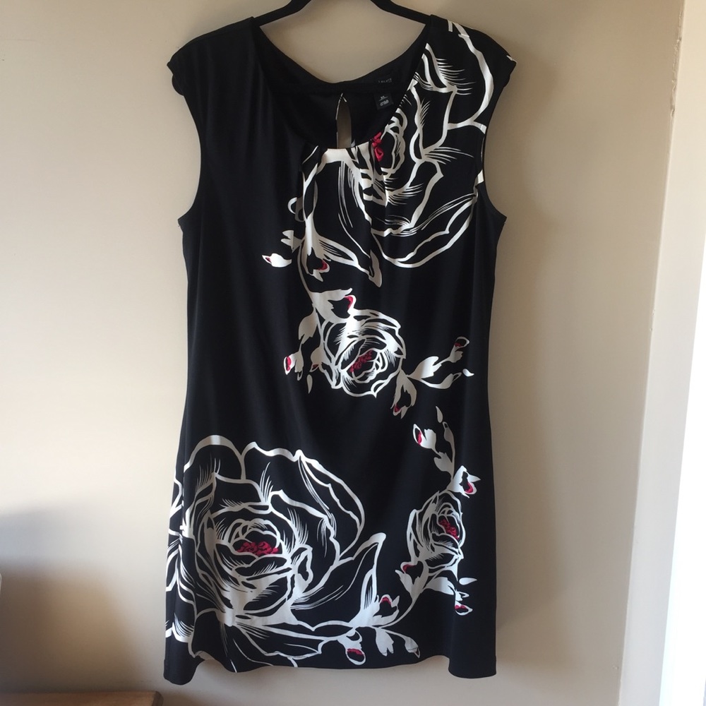 White and black sheath dress